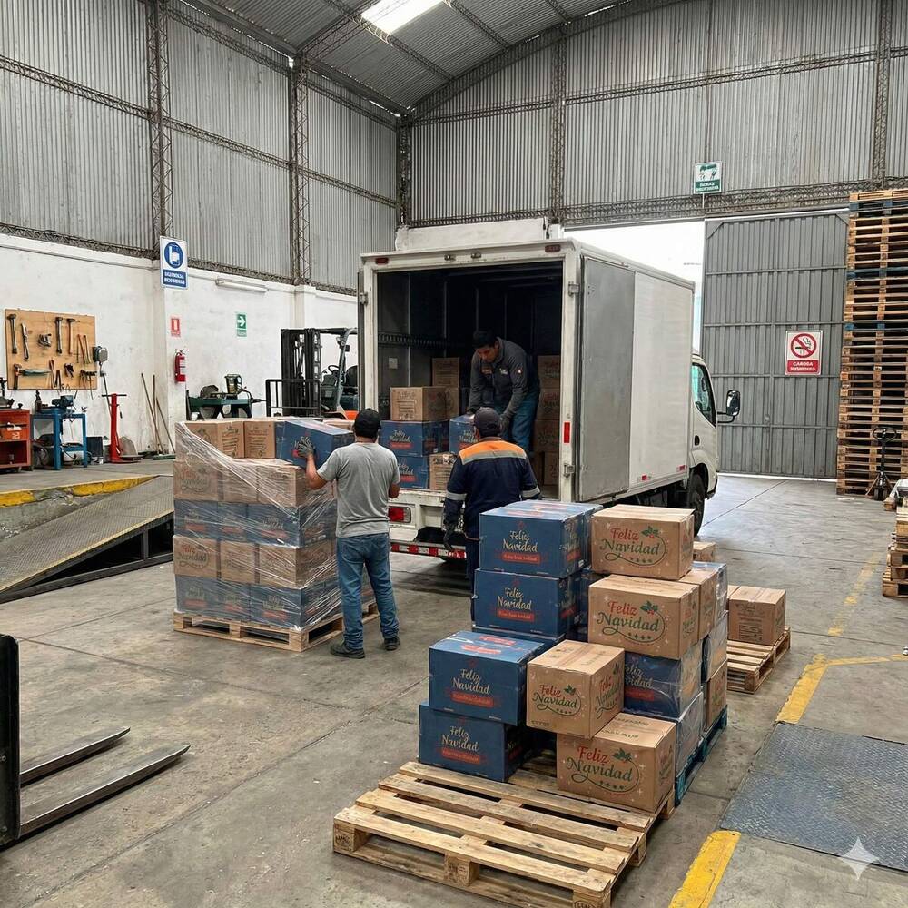 Almacén con pedidos navideños